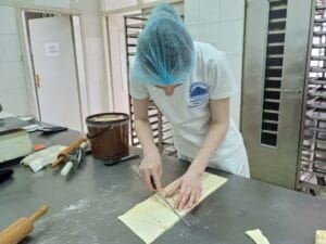 U pekari subotičke Hemijsko-tehnološke škole nastaju peciva koja užinaju svi đaci 2