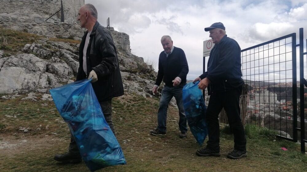 Užički brigadiri u radnoj akciji: Drugo je to vreme bilo (FOTO) 1