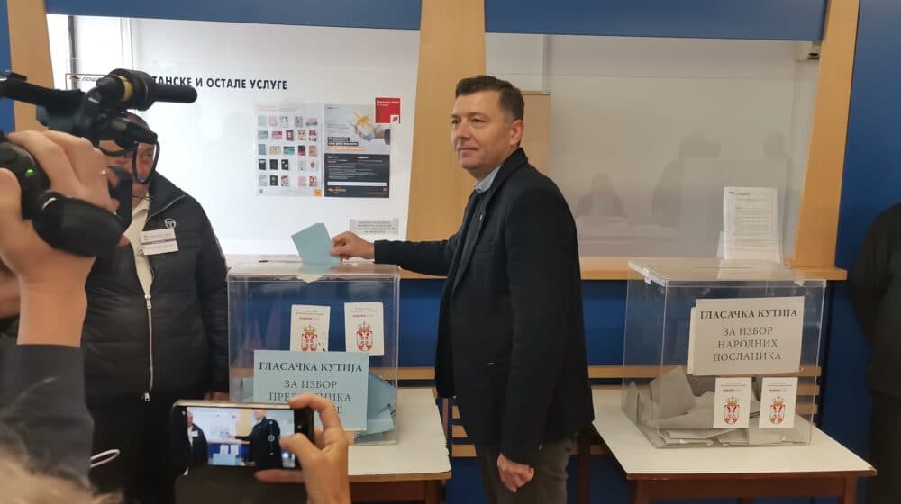 Nebojša Zelenović glasao u Šapcu 1