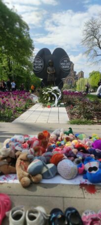 IMG_20220423_152801 Građani na Trgu republike u Beogradu pozvali na mir i prestanak rata u Ukrajini (VIDEO) 2