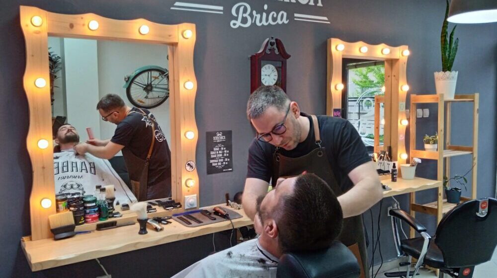 Britva, električni brijač i mašinica za skraćivanje brade: Alat kojim Subotičanin čuva stari zanat 1