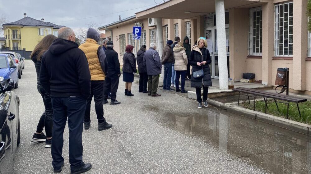 U Kragujevcu do 18 sati glasalo 52 odsto birača: Veća izlaznost nego 2020. godine 1