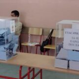U Kragujevcu oko 20 časova gužve ispred birališta, birači dobijali SMS poruke da glasaju za Vučića 12