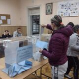 U Kragujevcu na glasačkom mestu u Medicinskoj školi za prvih sat vremena glasalo dva odsto birača 4