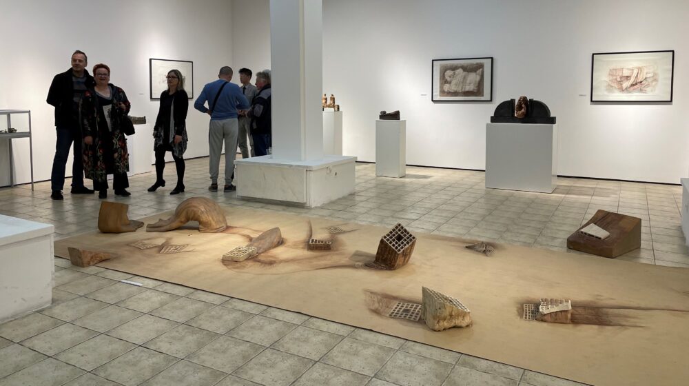 Otvorena restrospektivna izložba dela vajara Miroljuba Stamenkovića u Nišu 1