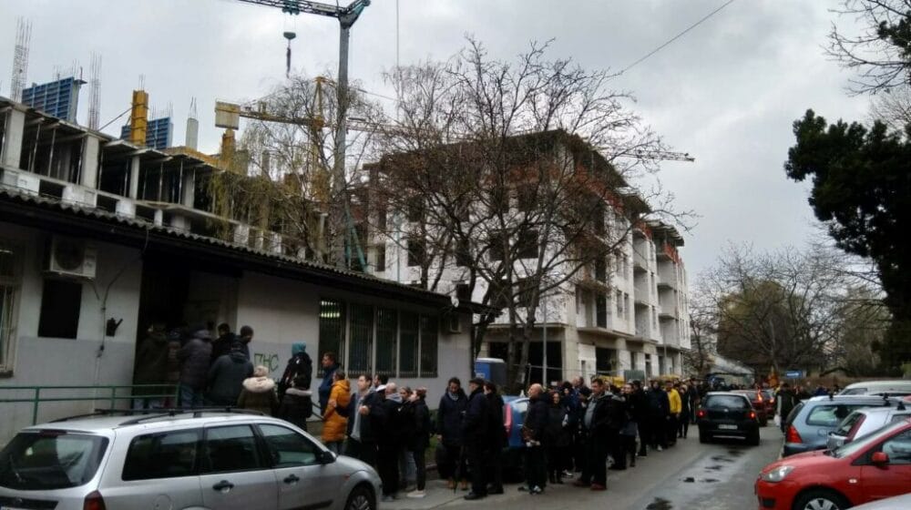 Masovno glasanje van biračkog mesta 1