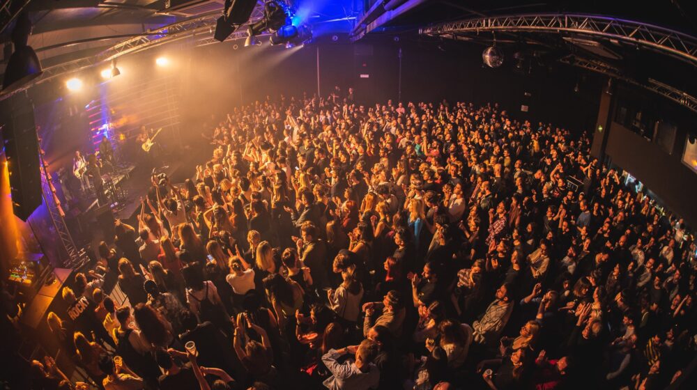 Nesvakidašnji audio-vizuelni performans KOIKOI benda u Domu omladine 1