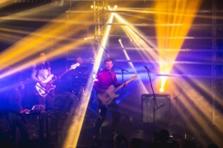 LiveProduction 6 Nesvakidašnji audio-vizuelni performans KOIKOI benda u Domu omladine 7