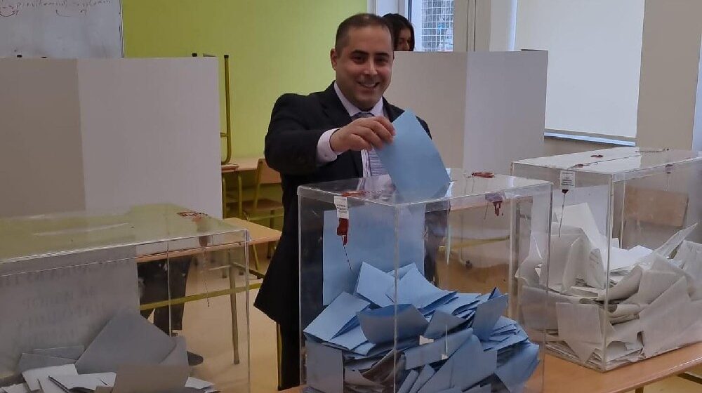 Miša Vacić učestvuje na izborima u Beogradu: Gradska izborna komisija proglasila listu "Da se vojska na Kosovo vrati" 1