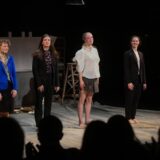 Akcija Beogradskog festivala igre i Mozzarta – žene iz Sigurnih kuća na premijeri predstave „Potkrovlje“ 3