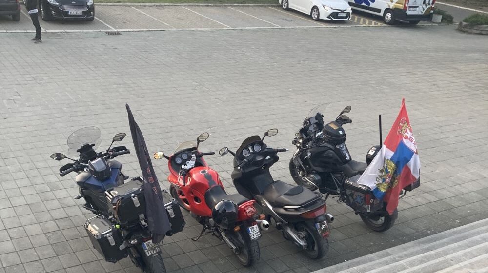 Članovi proruskog kluba „Noćni vukovi“ obezbeđivali promociju knjige u Novom Sadu 1