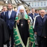 Patrijarh srpski Porfirije prilikom posete Kragujevcu dobio majicu grupe „Smak” 2