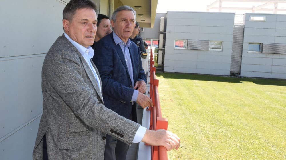 Piksi ugostio Karija Pešića 1