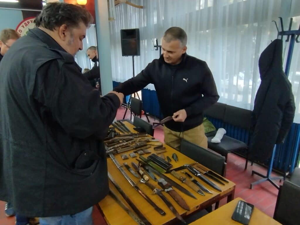 Od afričke mačete do srpske fišeklije i bajonete na sajmu starina u Kragujevcu 3