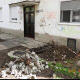 Stanari zrenjaninske "Ruže" izgubili strpljenje: Tražimo da majstori uklone nered ili sledi protest 13