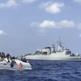 Južno od grčkog ostrva Krit otkriven drveni brod sa 74 migranta 9