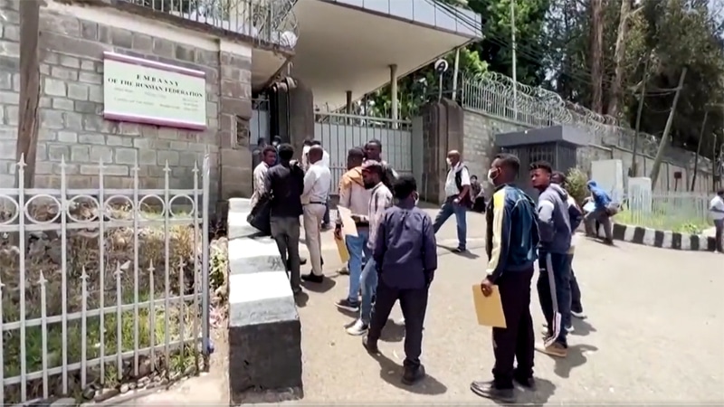 Etiopljani hoće u rat protiv Ukrajine, redovi ispred ruske ambasade u Adis Abebi 1