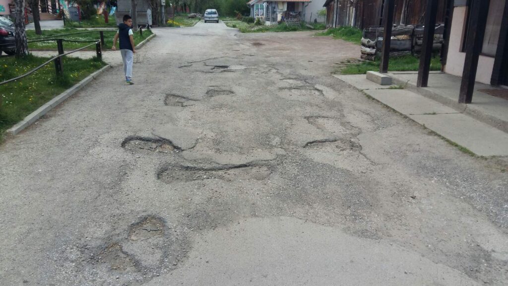 U Ušću se prošle godine rodile samo četiri bebe: Propadaju zbog nebrige nadležnih vlasti u Kraljevu 4 U Ušću se prošle godine rodile samo četiri bebe: Propadaju zbog nebrige nadležnih vlasti u Kraljevu 4