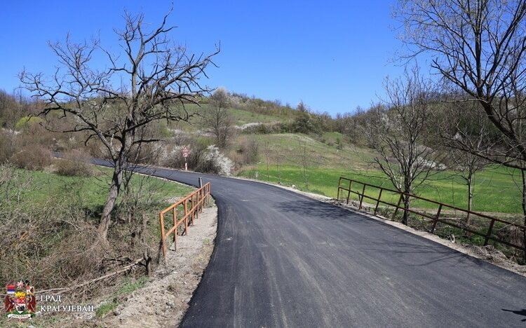 Kragujevac: Posle 20 godina saniran put u Velikim Pčelicama 1