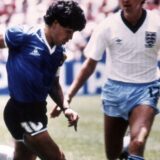 Na prodaju dres u kojem je Maradona postigao gol "Božijom rukom" 5