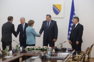 Šta je napisao američki senator, a šta kaže Vučić 4