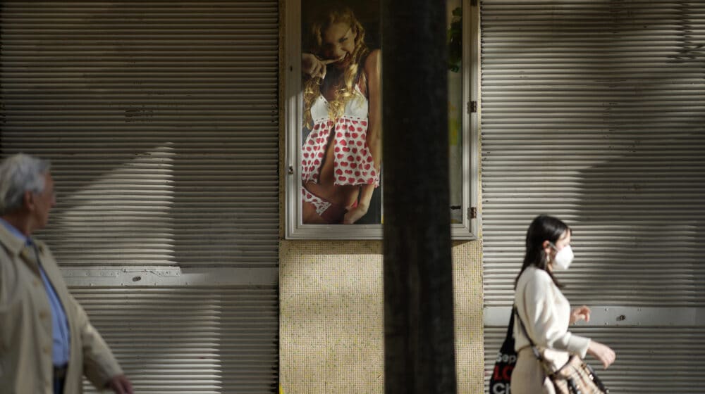 Portugal ukinuo obavezno nošenje maski unutra 1