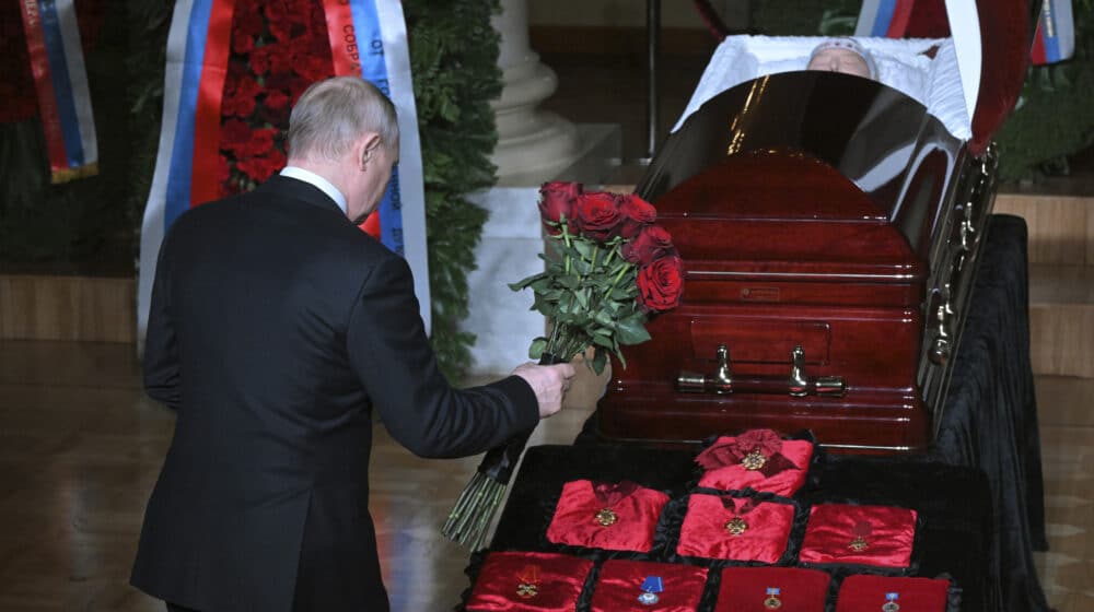 Putin na sahrani lidera ultradesničarske partije iz Rusije Vladimira Žirinovskog 1
