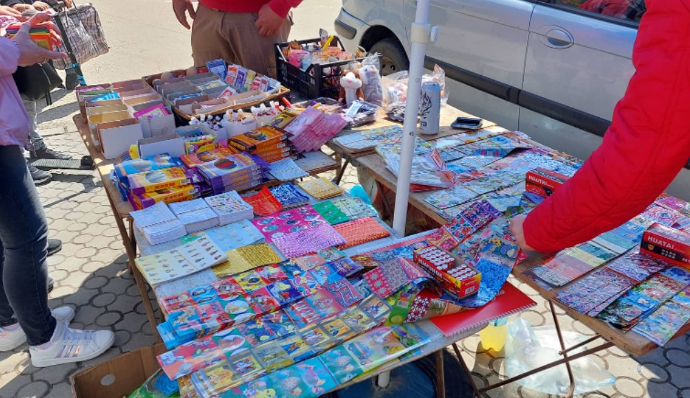 U Zaječaru sve je spremno za Uskrs: Šarena jaja i ukrasi obojili centar i pijacu 2