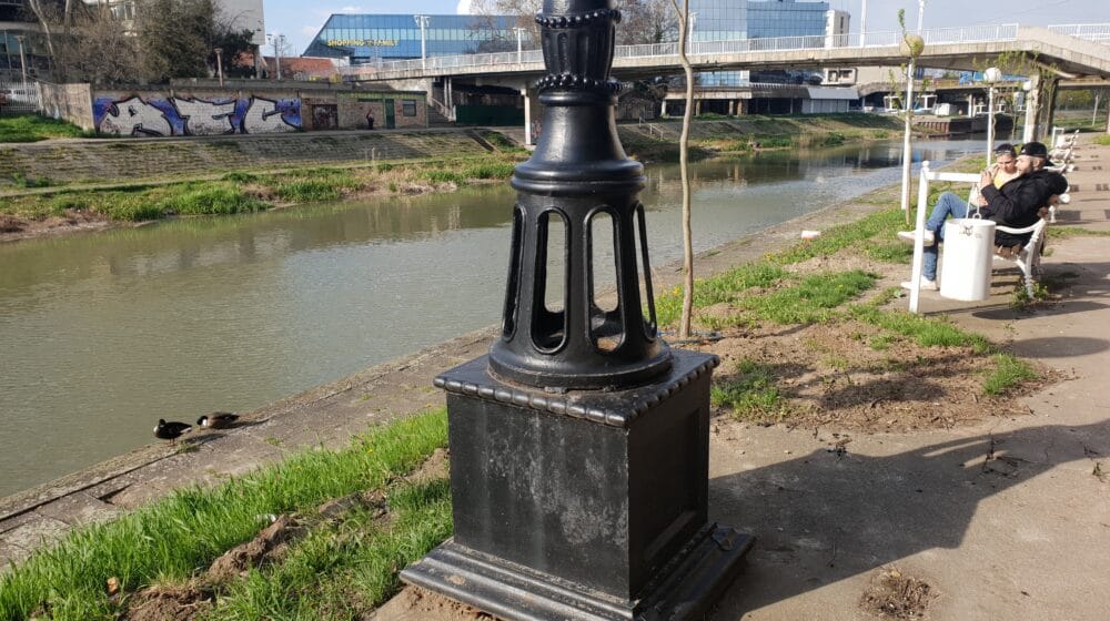 Četiri fijale, četiri nema svedoka nekadašnjeg Velikog mosta ili Bеčkеrеčke ćupriјe 1