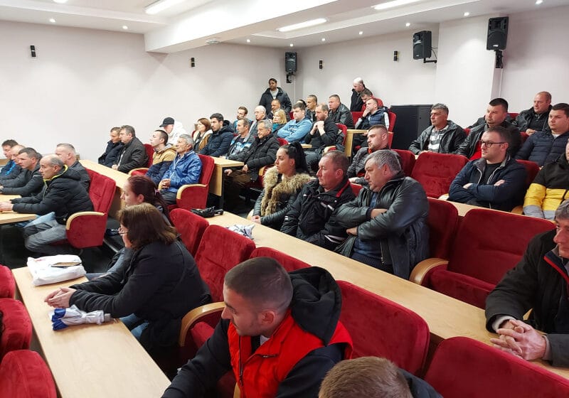 Vladičin Han: Potpisani ugovori za zapošljavanje i samozapošljavanje ugroženih grupa 1