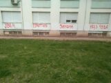foto, grafit na stambenoj zgradi u durlanu, uvek protiv zakona, foto z. miladinovic Niš: Na zidovima škola i igrališta podrška ruskoj invaziji na Ukrajinu i ratnim zločincima 4