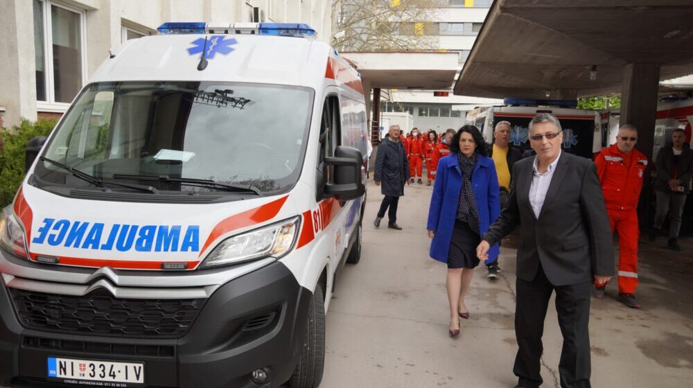 Dupla medijska primopredaja istih novih vozila za Hitnu pomoć u Nišu 1