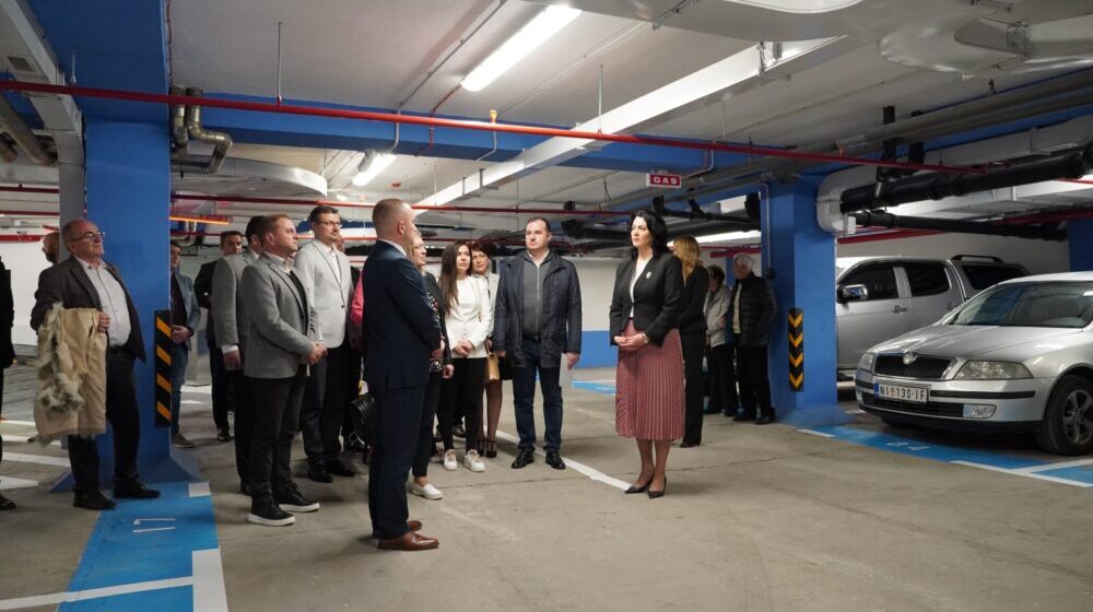 Podzemna garaža ispod niškog poslovnog centra Ambasador počela da radi 1