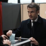 Do podneva glasalo 25,48 odsto birača na predsedničkim izborima u Francuskoj 7