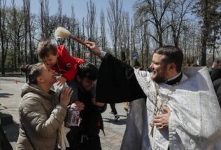 Širom sveta obeležen Uskrs (FOTO) 2