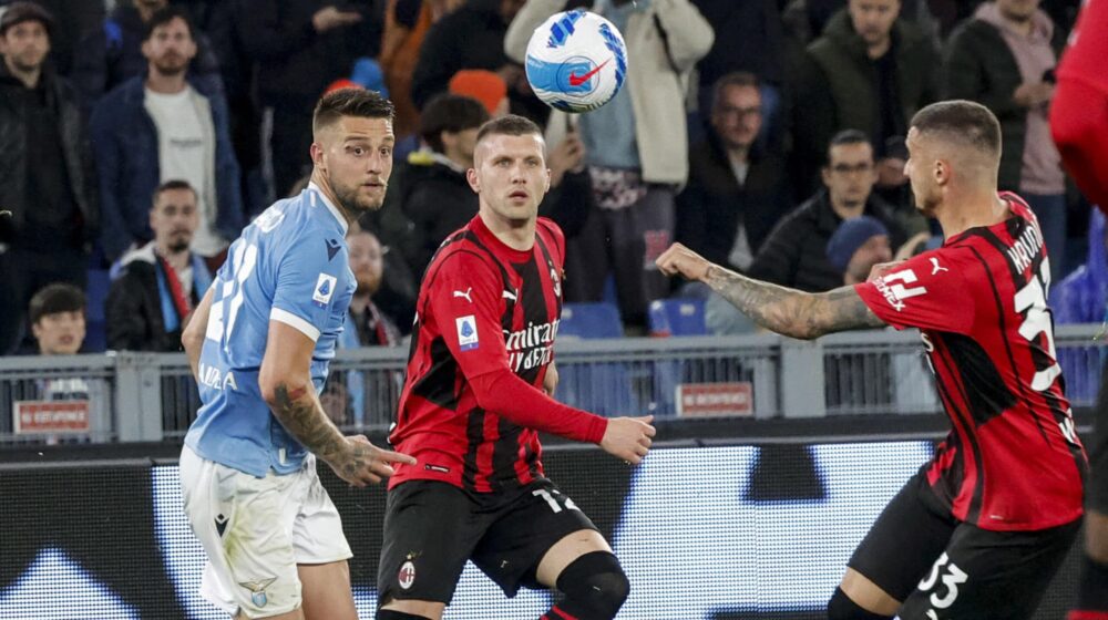 Fudbaleri Milana pobedili Lacio za prvo mesto na tabeli, rekord Imobilea 1