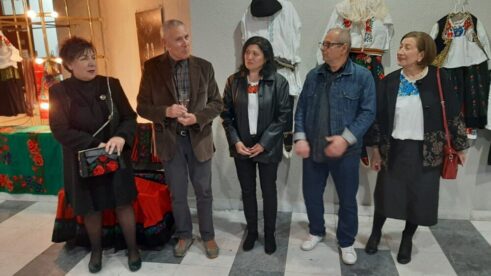 izložba nošnje botunjac, čelojević i ostali Negotin: 13. Internacionalni festival vlaške muzike “Gergina” danas i sutra u Negotinu 5