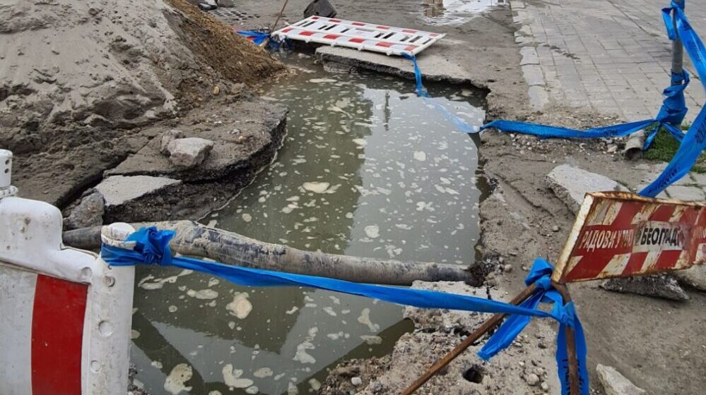 Ekološki ustanak: Dok Vesić meša izborne džakove, u Krnjači se mešaju kanalizacija i voda za piće 1