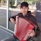 Samouki harmonikaš Milanče Šimunović iz Boljevca godinama svira na ulici u Zaječaru 10