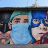 Novi Sad: Prekrečen mural lekara koji se bori protiv pandemije u društvu superheroja 7
