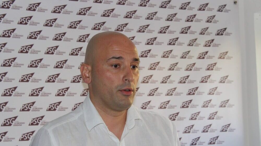 Vučić u Vranju osvojio 70, naprednjaci 52 odsto: Sagovornici Danasa o paralelnim spiskovima i bugarskim vozovima 4 Vučić u Vranju osvojio 70, naprednjaci 52 odsto: Sagovornici Danasa o paralelnim spiskovima i bugarskim vozovima 4