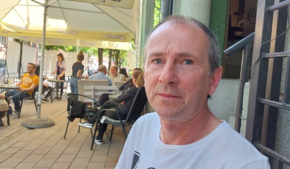 "Jugoslavija je deo srpskog naroda": Na kući Nikole iz Zaječara za 1. maj i 29. novembar vijore se dve zastave 2 "Jugoslavija je deo srpskog naroda": Na kući Nikole iz Zaječara za 1. maj i 29. novembar vijore se dve zastave 2