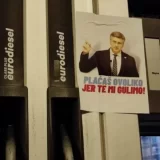 Na benzinskim pumpama u Zagrebu osvanuli plakati s likom Plenkovića i porukom 14