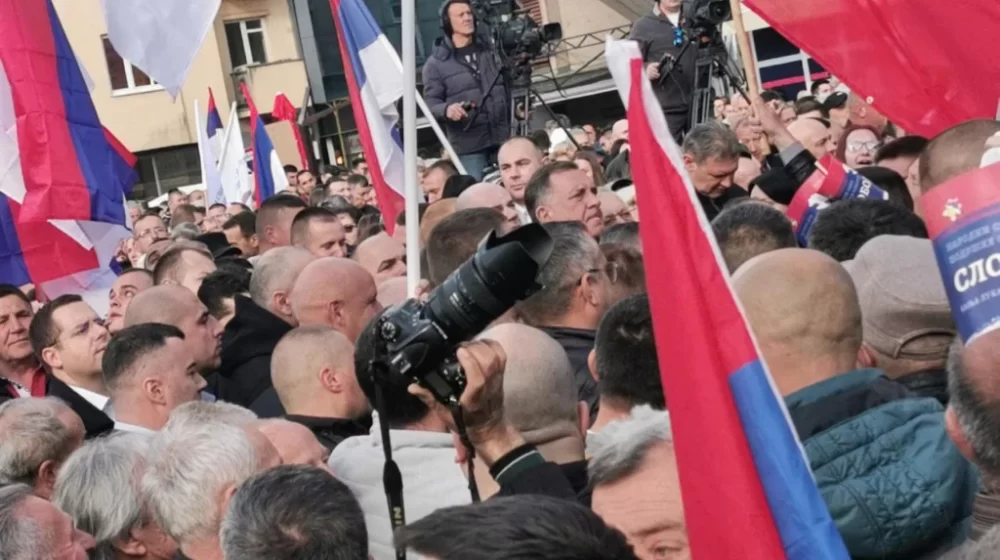 Kliču Dodiku, pretnje ubistvu Kristijana Šmita 1