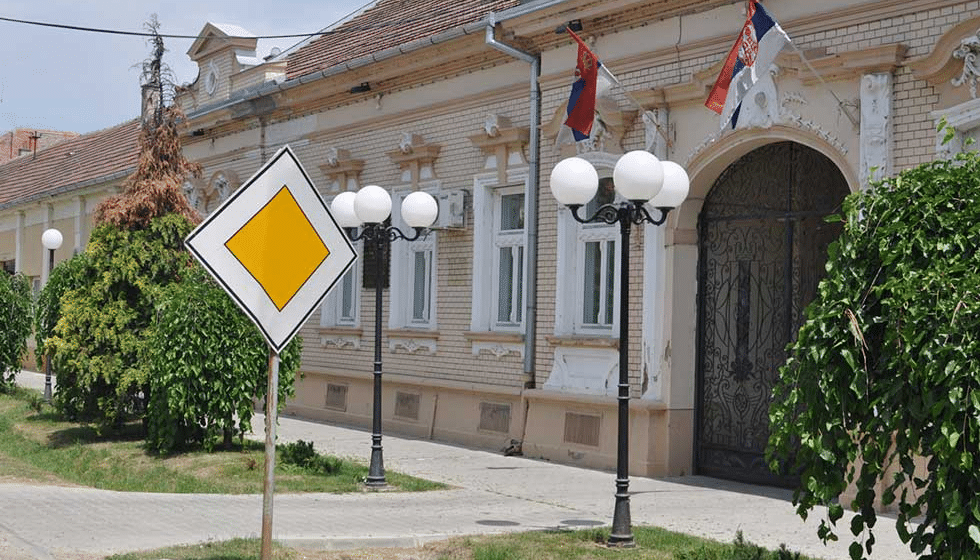 U prva dva sata u Sečnju glasala skoro petina glasača 1