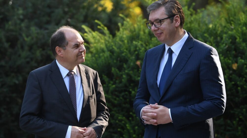 Donosi li Šmit na poklon Vučiću državnu imovinu BiH? 1