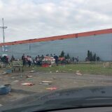 "Grabljenje za robom sa isteklim rokom trajanja opisuje realnost u kojoj živimo": Sagovornici Danasa o događaju ispred marketa u Novom Sadu 6