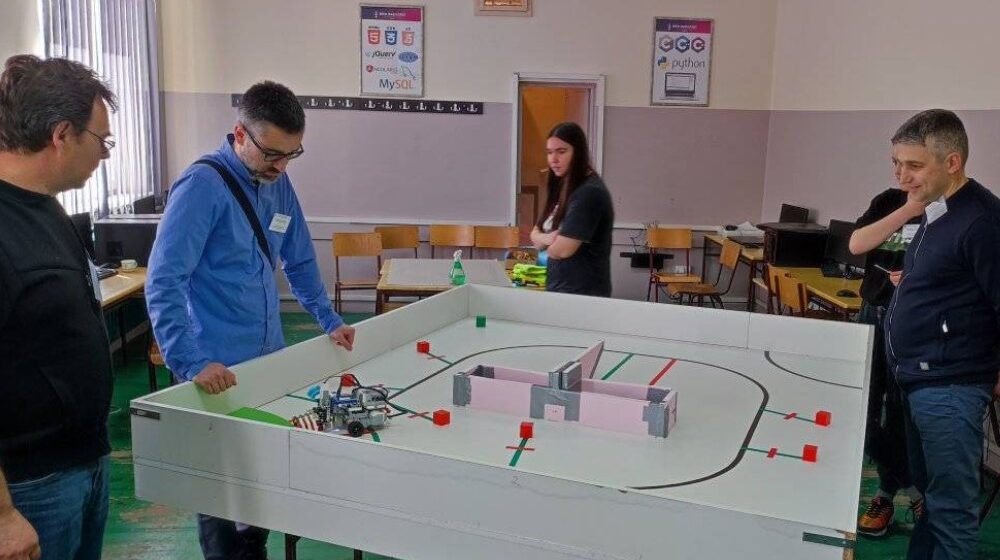 Zaječar: Ekipa Tehničke škole osvojila drugo mesto na Regionalnom tamičenju u programiranju robota 1