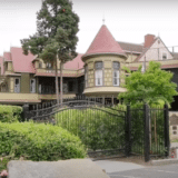 Ukleta kuća u Kaliforniji sa 2.000 vrata i 10.000 prozora privlači turiste 9