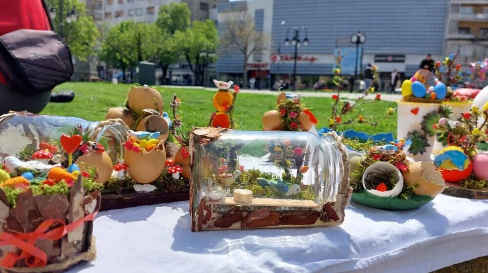 U Zaječaru sve je spremno za Uskrs: Šarena jaja i ukrasi obojili centar i pijacu 1